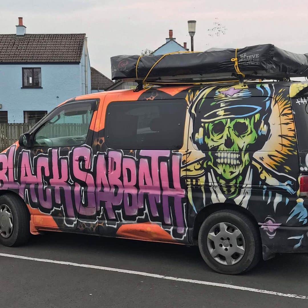 ギーザー・バトラーさんのインスタグラム写真 - (ギーザー・バトラーInstagram)「Think the owner of this van is a #blacksabbath fan? #belfast」5月21日 9時15分 - geezerbutler