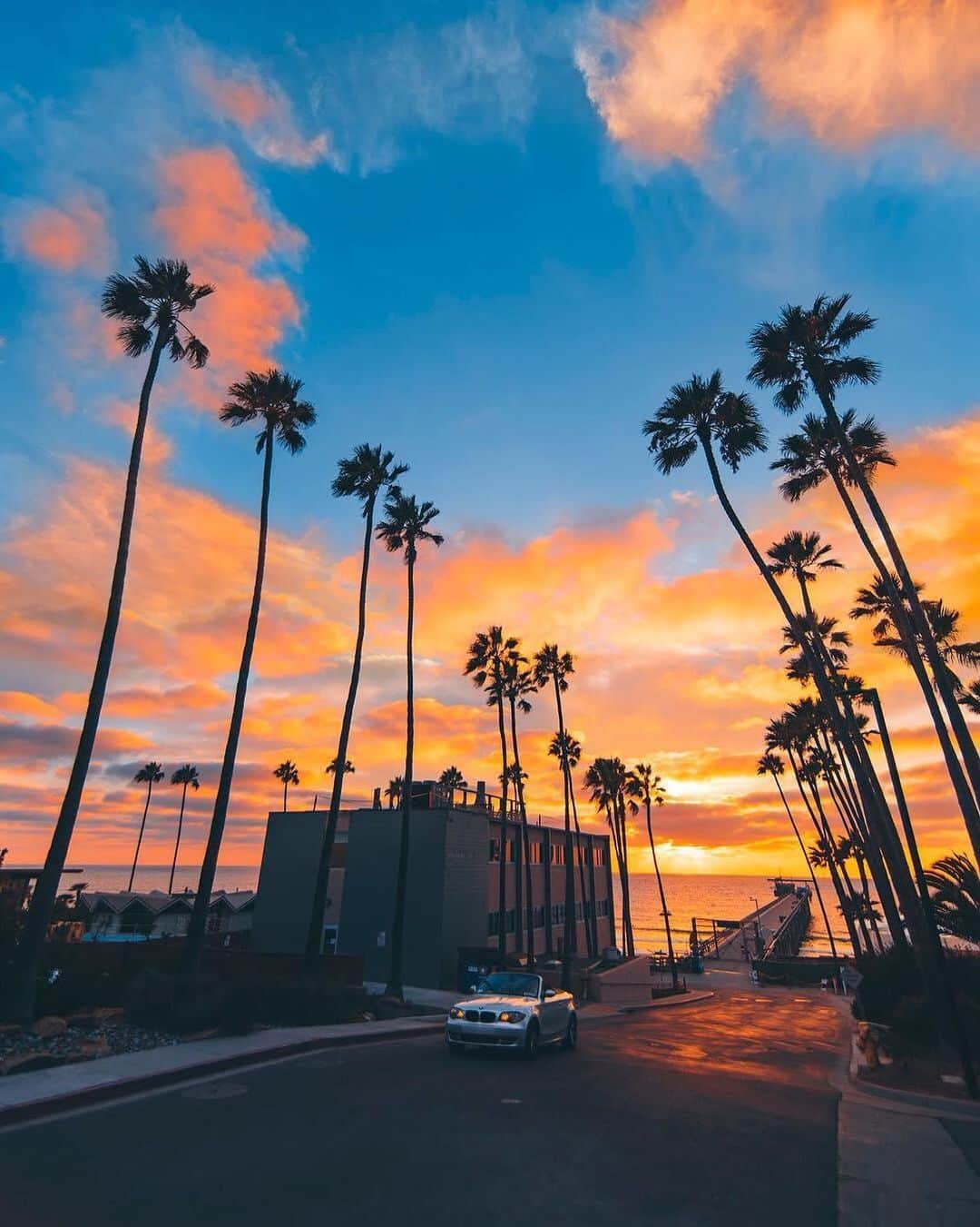 BEAUTIFUL DESTINATIONSさんのインスタグラム写真 - (BEAUTIFUL DESTINATIONSInstagram)「Nothing can beat a sunset in San Diego 🔅🌴This city in California is most known for the beaches and wonderful, warm weather. Have you visited before? (📷: @uwo 📍: San Diego, #California)」5月21日 9時15分 - beautifuldestinations