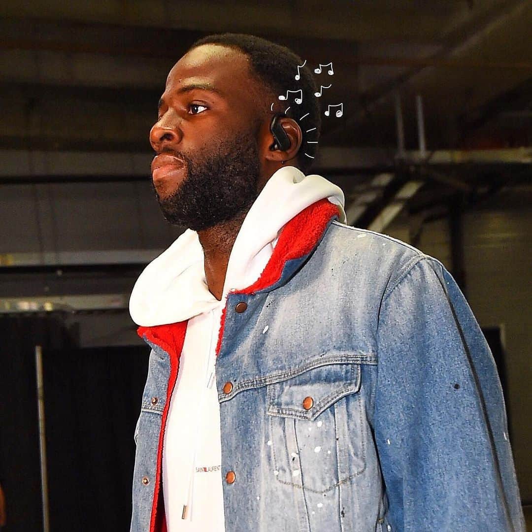 NBAさんのインスタグラム写真 - (NBAInstagram)「@money23green arrives for Game 4 of the Western Conference Finals, preparing for action with his #PowerbeatsPro 🎧」5月21日 9時31分 - nba