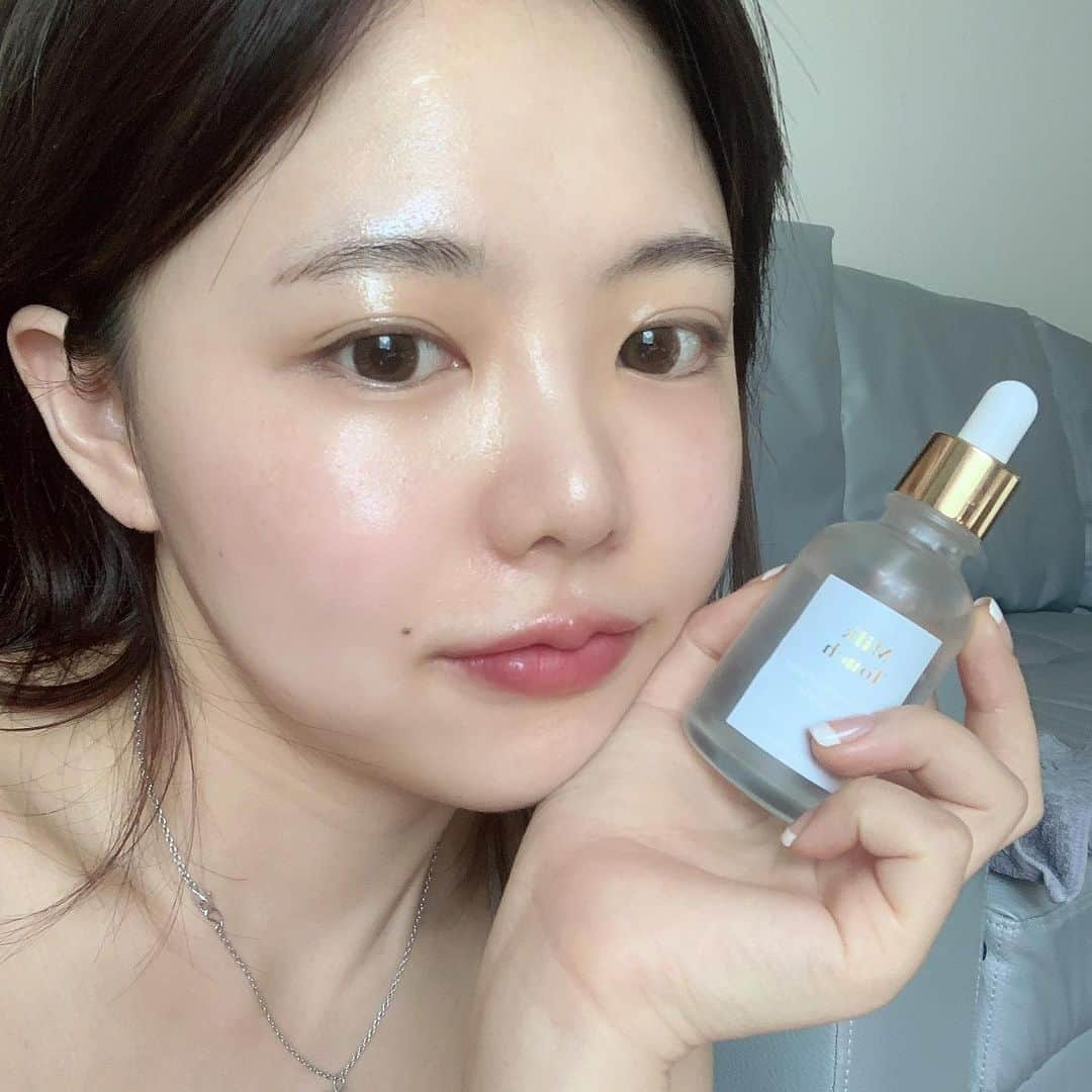 ホン・ヨンギさんのインスタグラム写真 - (ホン・ヨンギInstagram)「#밀크터치 #물광앰플 💦  하 벌써 사용한지 6개월이 다 되어간다  피부가 미쳤다 정말 💕 얼른 출시하고싶다 o(*>◡<*)o🙏🏻」5月21日 9時29分 - kisy0729