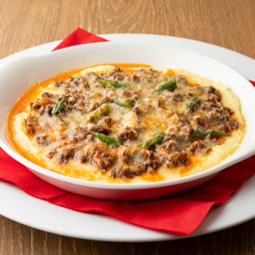 Courtyard by Marriott Tokyoのインスタグラム：「挽肉とマッシュポテトのグラタン バゲット添え ボロネーゼの挽肉と口あたりまろやかなマッシュポテト🥔のグラタン🥘🍽は、クミンやコリアンダーなどのエキゾチックな香と相まって、食欲をそそる一品です。🍽️😋 Gratin of Ground Beef and Mashed Potatoes with a Baguette🥖 This gratin features bolognese ground beef and smooth mashed potatoes with the exotic aroma of cumin and coriander to fuel your appetite. 😃#東京グルメ #東京レストラン #tokyogourmet #delicious #instagourmet #tokyorestaurant #美味しいお店 #グリル #テラス #グラタン #gratin #ginza #銀座 #cytokyo5passion #cytokyo」