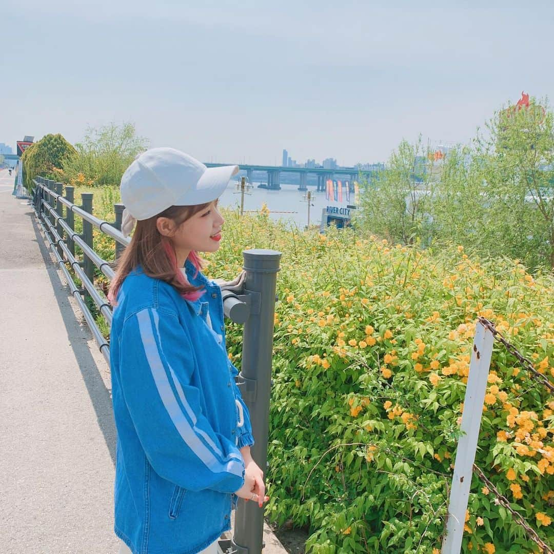 Weki Mekiさんのインスタグラム写真 - (Weki MekiInstagram)「[#윜밐시선] 오늘도  좋은 하루 행복한 하루 ! 🌼  #🌻 #위키미키 #피키피키 #좋은날씨 #행복한마음 ◡̈ #최유정 #ChoiYooJung」5月21日 9時42分 - weki_meki