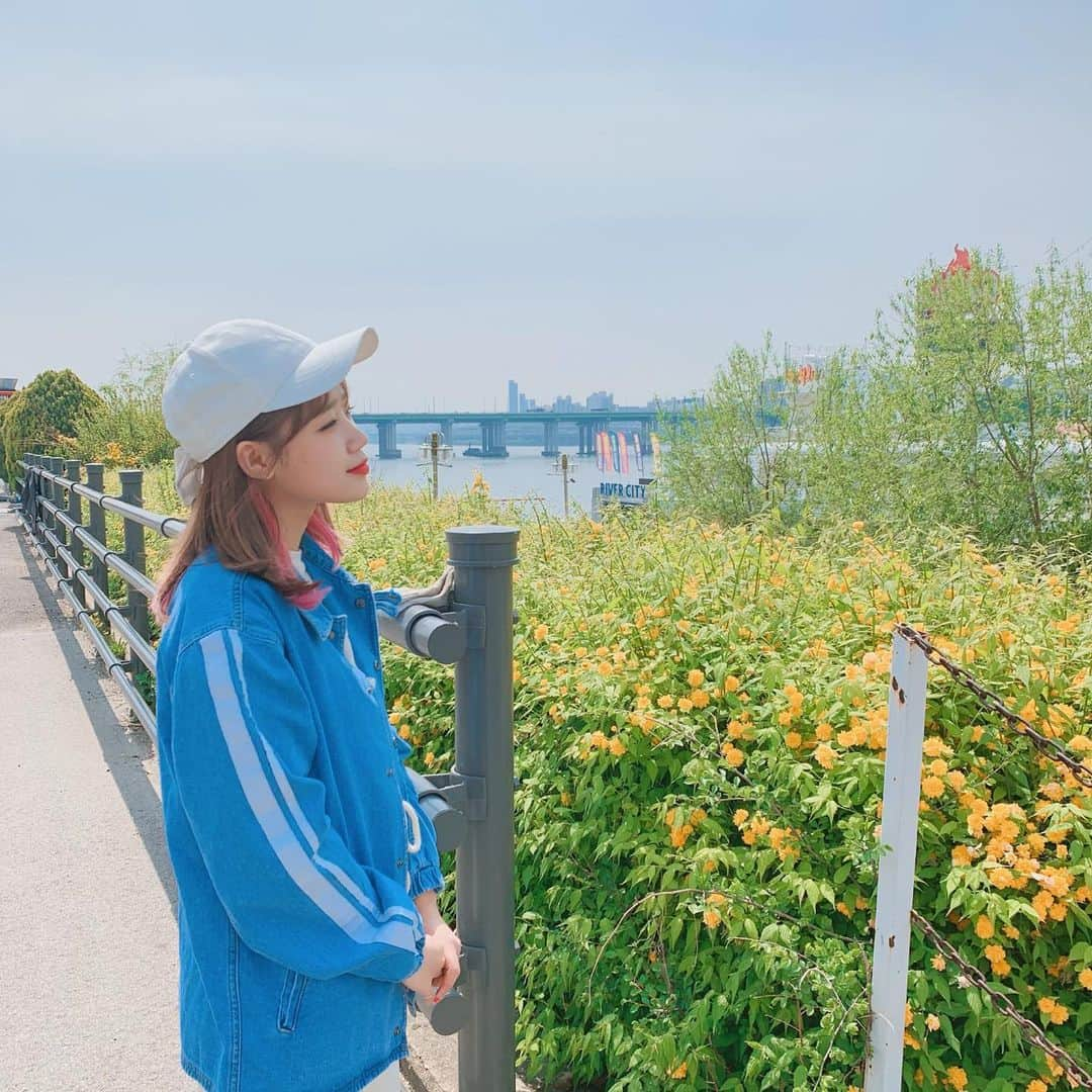 Weki Mekiさんのインスタグラム写真 - (Weki MekiInstagram)「[#윜밐시선] 오늘도  좋은 하루 행복한 하루 ! 🌼  #🌻 #위키미키 #피키피키 #좋은날씨 #행복한마음 ◡̈ #최유정 #ChoiYooJung」5月21日 9時42分 - weki_meki