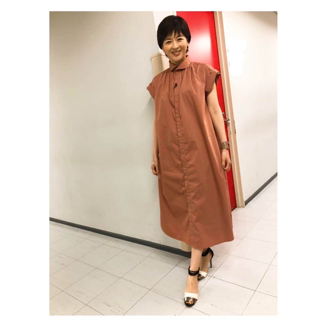 中山忍さんのインスタグラム写真 - (中山忍Instagram)「楽しい収録でした✨  襟の感じがお気に入り❣️ @lepivot.jp さんの素材感が好き〜❤️ #お気に入り」5月21日 9時48分 - _shinobu_nakayama_