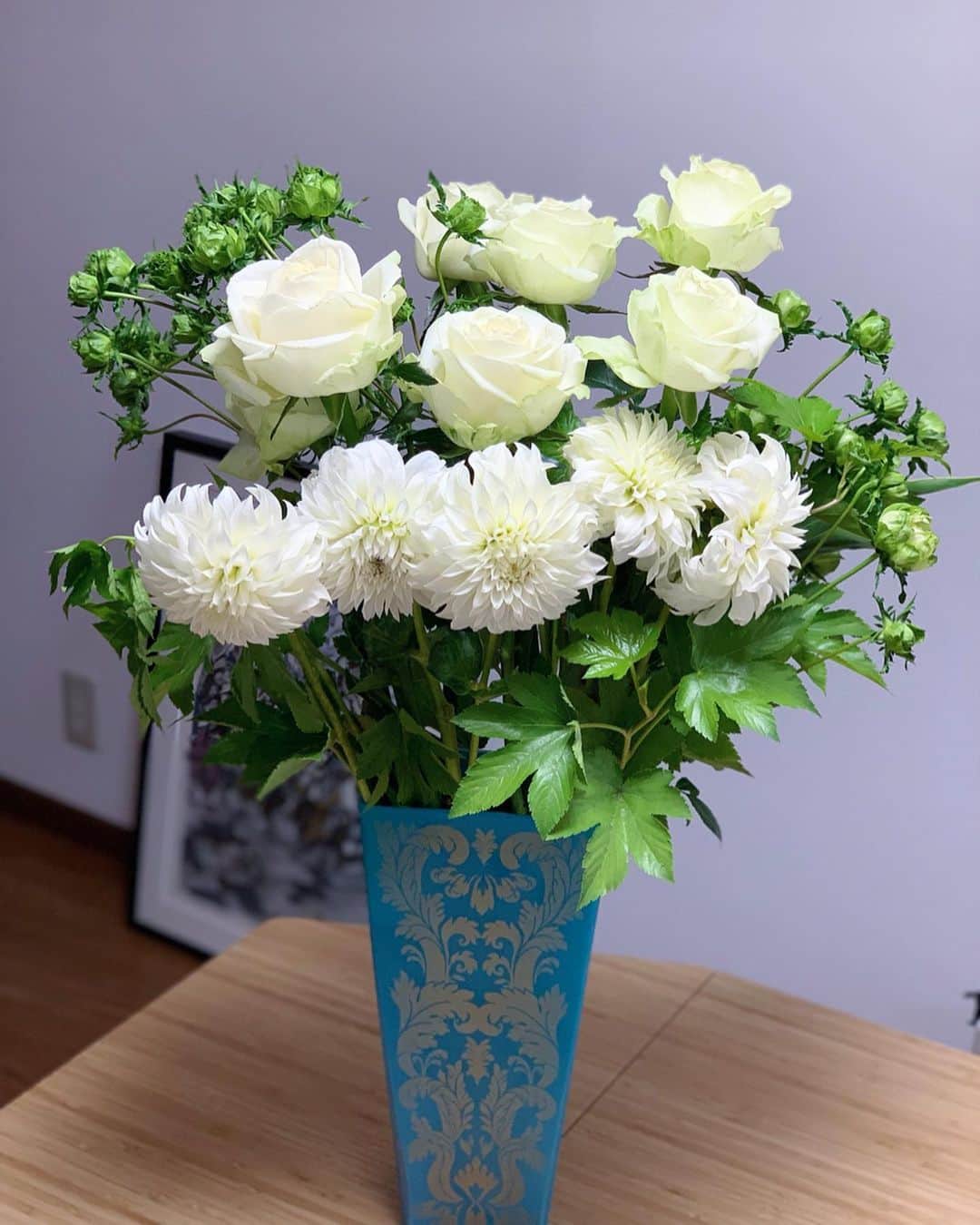 レイヤマダさんのインスタグラム写真 - (レイヤマダInstagram)「いま我が家はお花屋さんです💐しあわせ #レイバナ #flowers #ありがとう #thankyou」5月21日 9時52分 - rayyamada_dayo