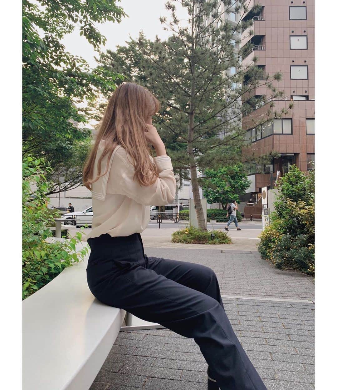 目見田早弥子のインスタグラム：「| coordinate My first @____zoe.____ ♡ セーラーはbrownも可愛くて試着したけど こっちの方が自分っぽかった🕊 パンツは形がめちゃくちゃ綺麗で スタイルを良く見せてくれる！ どんな洋服にも合いそうだからたくさん着よう◯ #zoe」