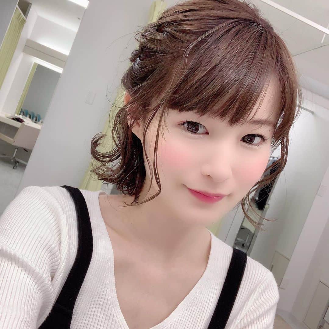 しほの涼さんのインスタグラム写真 しほの涼instagram 夜中の2時頃になると これでもかと動き回る赤ちゃん 右脇腹にエイッと何度もキックしてくれます かなり痛い時もあるんだけど それでも動き回ってくれてる方が元気で安心 前みたいにグルンって動け