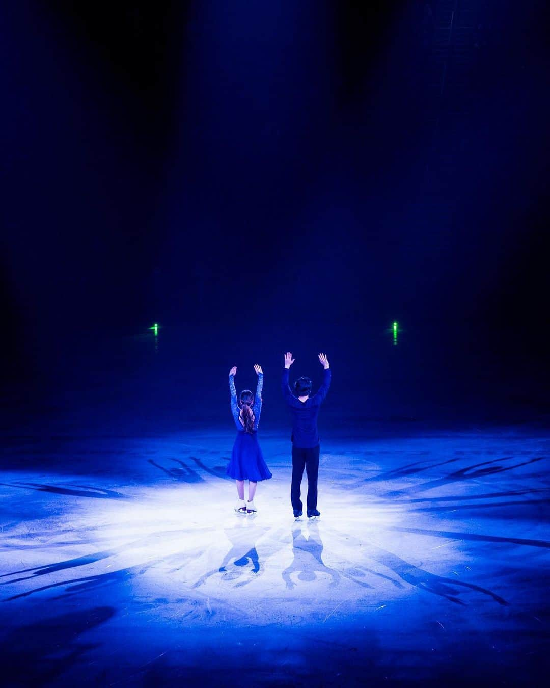 アレックス・シブタニさんのインスタグラム写真 - (アレックス・シブタニInstagram)「That’s a wrap! After 2 months of travel and 22 shows in Japan and the U.S., the 2019 @starsonice tour has come to an end! Thank you to the cast and crew... Thank you to everyone who came to a show (or two, or three)... Thank you for the cheers... Thank you for your energy... Thank you for being a part of this amazing experience. It was so nice to be able to meet so many of you - @maiashibutani and I are always grateful for these special moments! #SOI19 #StarsOnIce #ShibSibs #figureskating 📸: @sweatengine」5月21日 9時59分 - alexshibutani