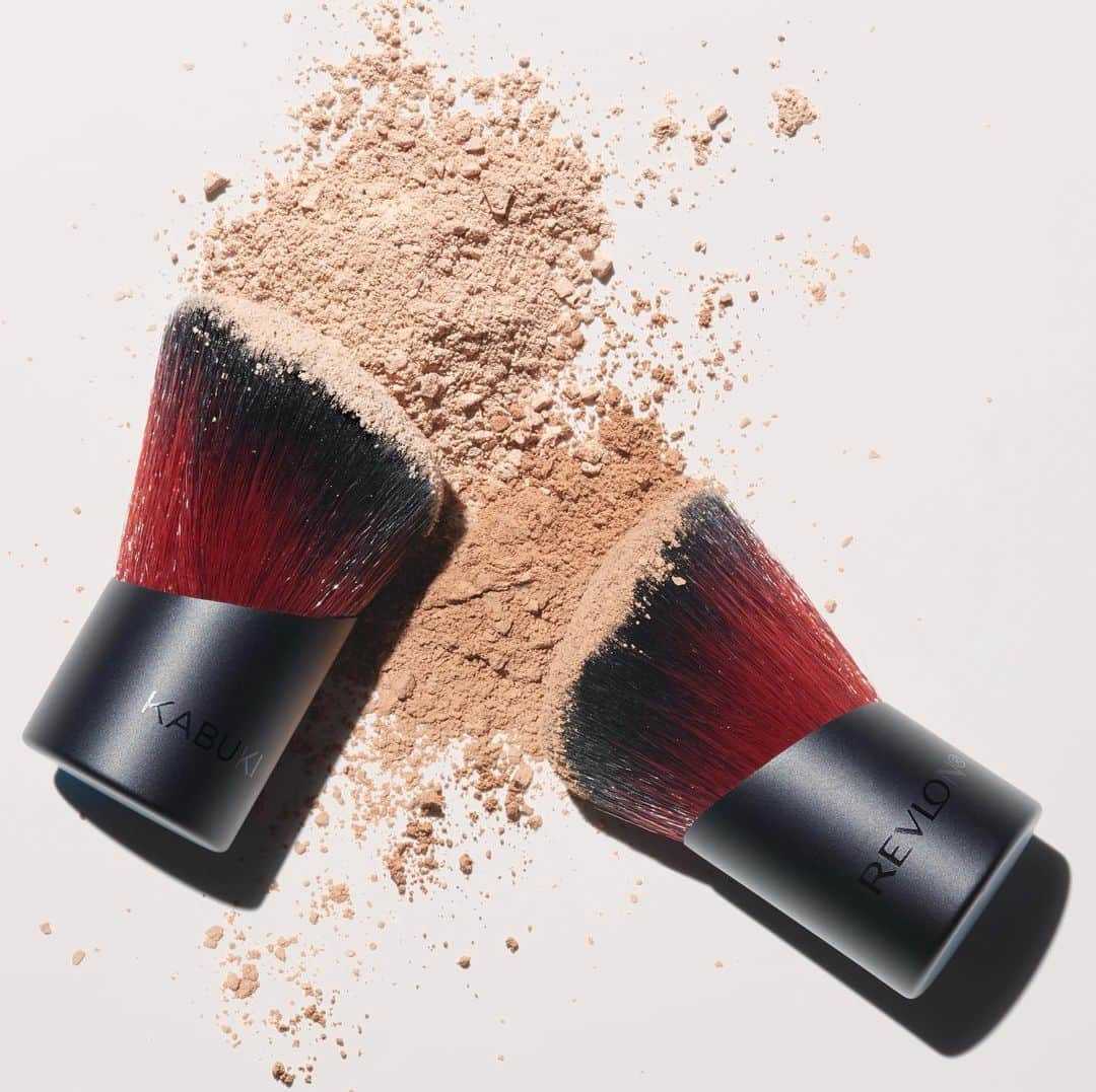 Revlonさんのインスタグラム写真 - (RevlonInstagram)「Back by popular demand (thank you very much) —  #Kabuki Brushes‼️ . Designed to flawlessly apply all types of powders, bronzers and mineral makeup. 🖌  How do you use yours? Give us your tips below!  #RevlonBeautyTools #makeupartist #makeupbrushes」5月21日 10時01分 - revlon