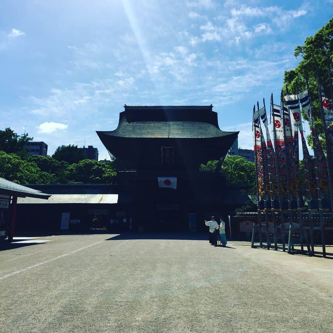 橋本塁さんのインスタグラム写真 - (橋本塁Instagram)「今日は朝に筥崎宮へ行き福岡写真展の無事開催を祈って来ました！晴天で気持ちよかったです！さて！3月1日から始まったサウシュー写真展ツアーファイナルの福岡写真展初日！11時からです！お待ちしてます！ #参拝 #筥崎宮 #サウシュー #福岡 #写真展 #ファイナル」5月21日 10時17分 - ruihashimoto