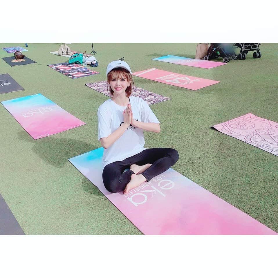 河西里音さんのインスタグラム写真 - (河西里音Instagram)「eka Los Angeles主催の Perk Yogaに参加してきたょ🧘‍♀️🍃 初めてやってみたけど 心地よい風が気持ち良かった❤❤ ♡ おまけにウエアも可愛いくて テンション上がったよネッ🌈🦄🌷 #eka #parkyoga #yoga #beauty #girls #美と健康 #instructor #mariegrujicic  #LA」5月21日 10時32分 - rion_kasai