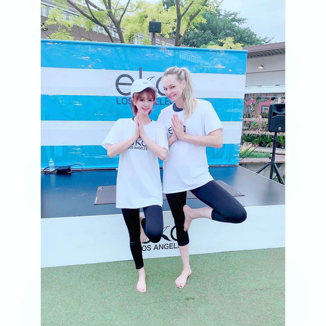 河西里音さんのインスタグラム写真 - (河西里音Instagram)「eka Los Angeles主催の Perk Yogaに参加してきたょ🧘‍♀️🍃 初めてやってみたけど 心地よい風が気持ち良かった❤❤ ♡ おまけにウエアも可愛いくて テンション上がったよネッ🌈🦄🌷 #eka #parkyoga #yoga #beauty #girls #美と健康 #instructor #mariegrujicic  #LA」5月21日 10時32分 - rion_kasai
