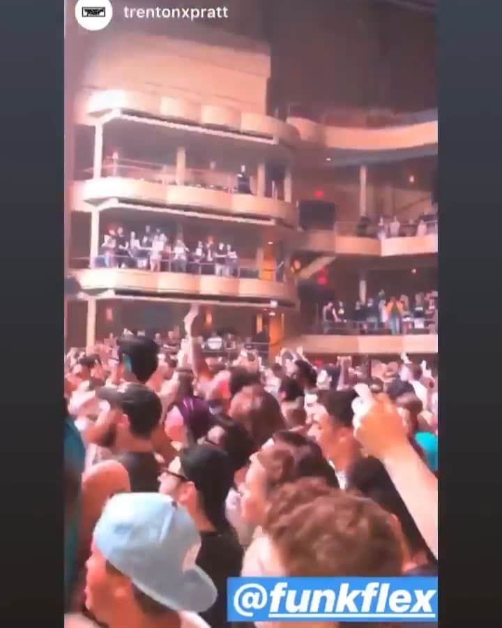 ファンクマスター・フレックスのインスタグラム：「Oh? You need another angle? FunkFlex on the set! 3,500 deep! @litdigitaldjs !!!! Juice Wrld Concert! Sold Out! Hammerstein Ballroom! Vid Via: @trentonxpratt」