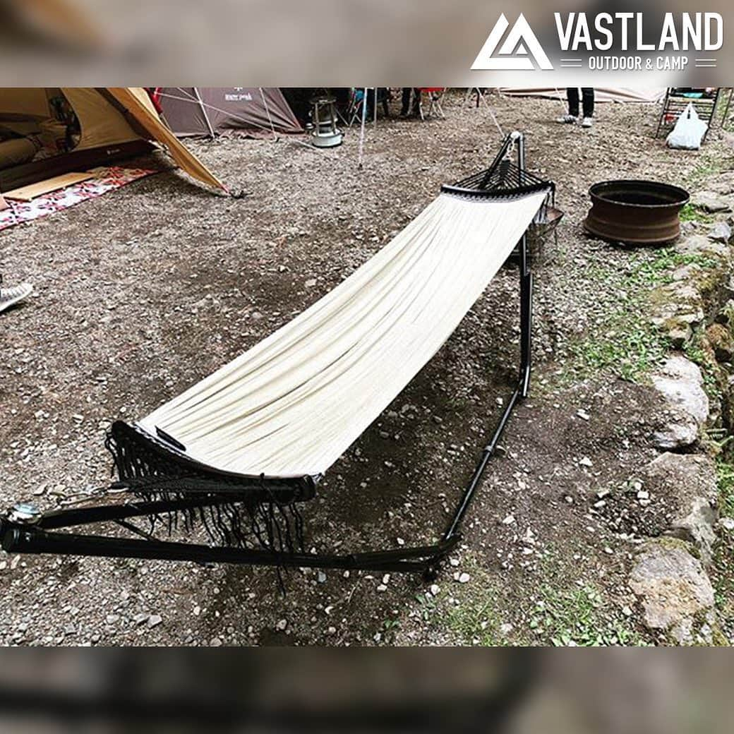 VASTLANDさんのインスタグラム写真 - (VASTLANDInstagram)「【VASTLAND×REPOST】 . .. 耐荷重300kg💪なのでこどもたちが4人で遊んでも大丈夫👌✨ . だいたい取り合いになりますよね🔥 . .. Photo by @oga00jun 1550 様 ※ @oga00jun 様は【#VASTLANDハンモック】キャンペーンのご当選者様です。 . VASTLAND公式アカウントでのリポスト希望の方は【#VASTLANDリポート】を付けてVASTLAND製品をご投稿ください！ . .. ・掲載ギア・ #ハンモック . .. ▲▽掲載ギアはプロフィールのリンク（ @vastland.jp )もしくは、画像をタップしてチェック！▽▲ . .. #VASTLAND #ヴァストランド #キャンプ #camp #キャンプ好きな人と繋がりたい #キャンプギア #キャンプ道具 #キャンプ用品 #ソロキャンプ #デイキャンプ #ファミリーキャンプ #ファミキャン #グルキャン #ソロキャン #オートキャンプ #キャンプ女子 #キャンプ初心者 #キャンパー #キャンプ好き #キャンプしたい #アウトドア #outdoor #ベランピング #🏕 #⛺」5月21日 10時44分 - vastland.jp