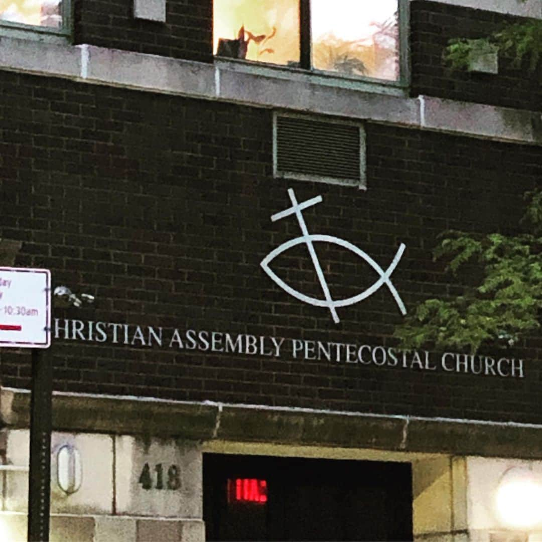 岡田育さんのインスタグラム写真 - (岡田育Instagram)「“あ” is for Assembly... / あはアセンブリのあ。 . . Since I graduated from all-girls catholic high school in Tokyo, I surely know what does this mean (fish + cross = ichthus), but also it reminds me the Japanese letter “あ”(=A). . . #aisforassembly #alphabetcity #newyorkcity #church #ichthus #jesusfish #japaneseletters #イクトゥス #魚と十字架 #ひらがなにしか見えない #ひらがな #あ #日本語 #streetphotography #streetshot」5月21日 10時45分 - okadaic