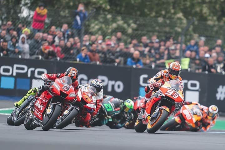 Honda Powersports USさんのインスタグラム写真 - (Honda Powersports USInstagram)「Congratulations to Repsol Honda's @marcmarquez93 on a dominant finish at the #FrenchGP in Le Mans.  Not only is it Marc's 3rd win of the season but it is also Honda's 300th win in the premier class.  A historic day indeed! 🏆🏁」5月21日 10時48分 - honda_powersports_us