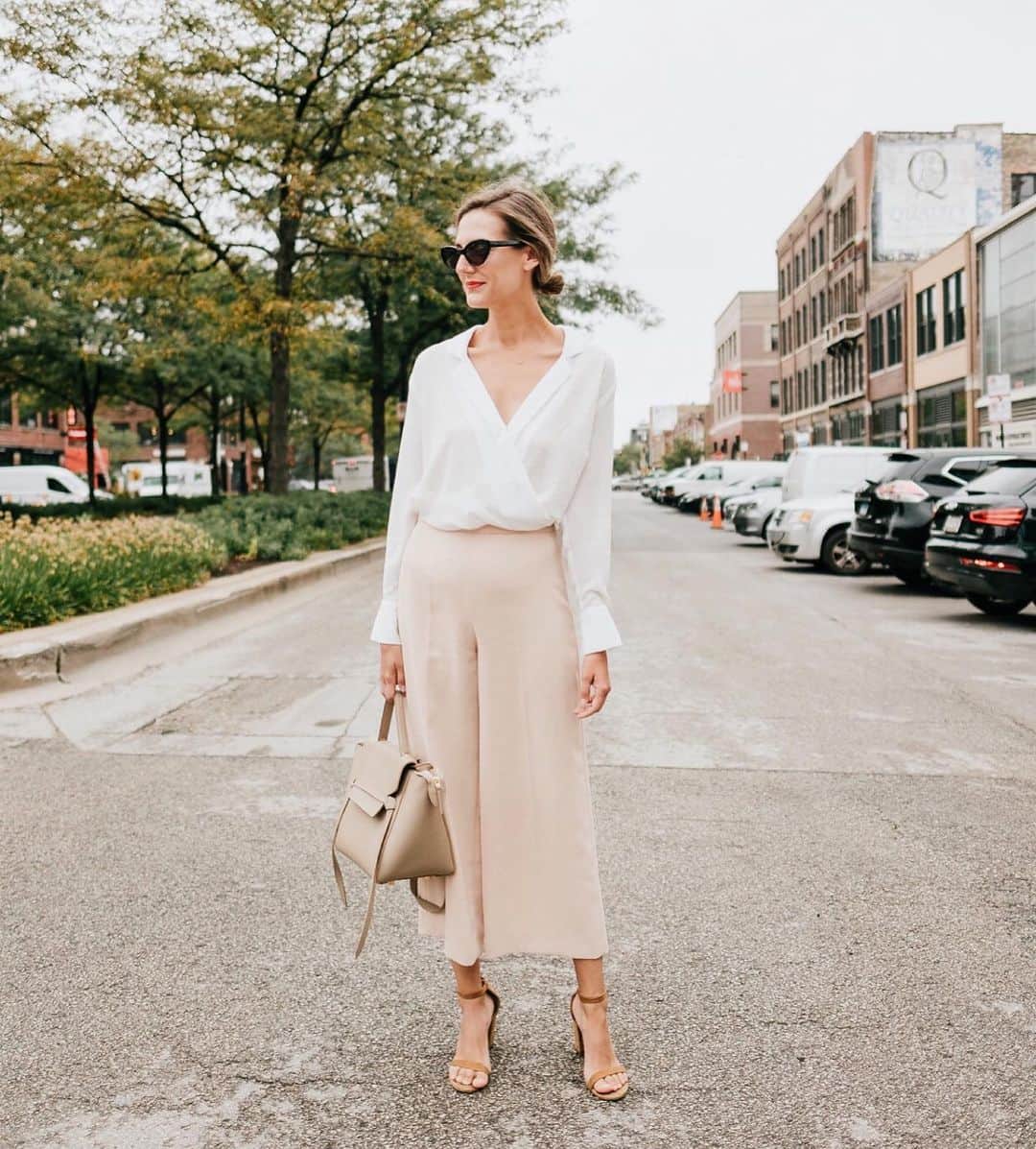 Anna Jane Wisniewskiのインスタグラム：「One of the things I miss most about working a 9 to 5 job is getting dressed for work every morning. It’s probably most peoples’ least favorite morning task but I loved it. My days now vary so much depending on what I’m doing because I don’t work in a traditional office—meetings, working from home, photo shoots, preschool drop off, working out, so I miss that 10 minutes I had of just getting dressed—dressing as whatever I wanted to be for that specific day. This look is for when so wanted to kick ass and take names...while wearing culottes. And the low bun says “my hair is probably wet so don’t mess with me today” 😬http://liketk.it/2BXCg #liketkit @liketoknow.it #businesscasual #9to5 📸 @ironandhoney」