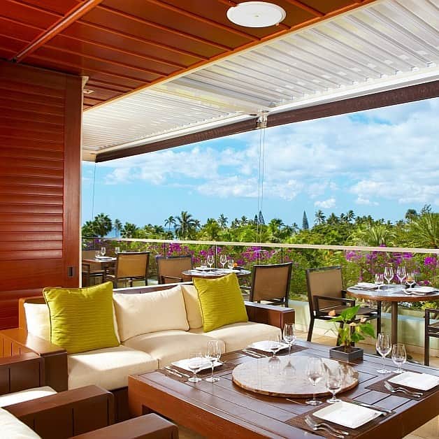 Trump Waikikiさんのインスタグラム写真 - (Trump WaikikiInstagram)「The views are mesmerizing while dining at Wai‘olu Ocean Cuisine.  #trumpwaikiki #seafoodrestaurantwaikiki #happyhour #latenighthappyhourwaikiki  ワイオルでのお食事の醍醐味は、豊富なシーフードメニューも然ることながらこの眺望にあります。ご家族お揃いでぜひ一度お出かけください。 #トランプワイキキ #ワイオルオーシャンキュイジーヌ #ハッピーアワーに注目 #シーフード #寿司」5月21日 10時51分 - trumpwaikiki