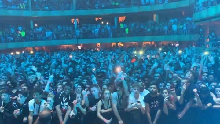 ファンクマスター・フレックスのインスタグラム：「3,500 deep! FunkFlex on the set! Juice Wrld brings em out! SOLD OUT! I’m out here killing these spots! POW! 👑 🤷🏿‍♂️ IM KINDA VERSATILE!!!! LITDIGITALDJS@GMAIL.COM TO BOOK FUNKFLEX!!!」
