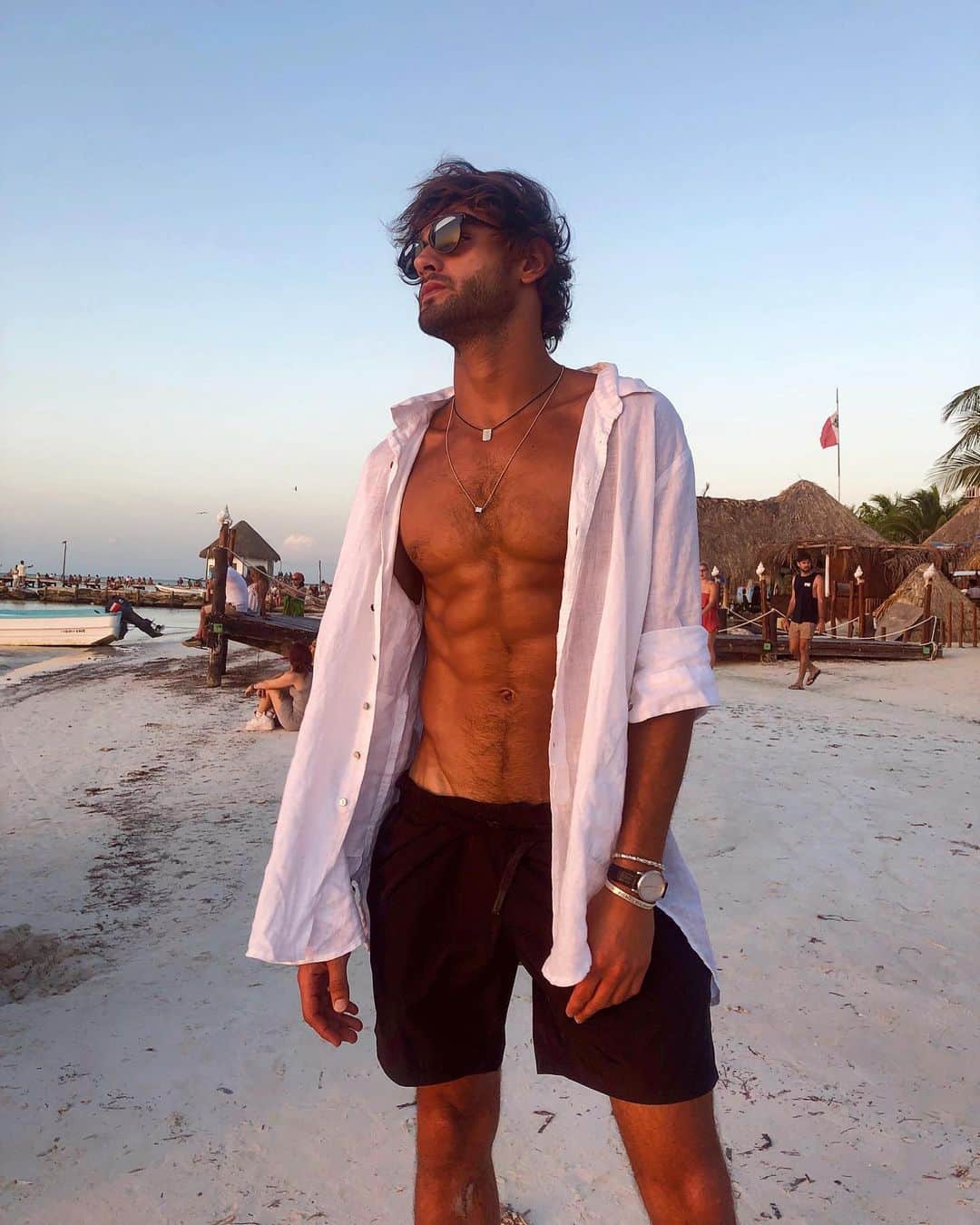 マーロン・テシェイラのインスタグラム：「—- #SunsetTime “For sure one of my favourite time of the day.” 🌅❤️ #SunsetHunters —- #PorDoSol “Com certeza  um dos meus momentos favoritos do dia.” 🌅❤️ —- 🎩... Peace&Light...♻️ —- #PorDoSol #SunsetLovers #Mexico #GoodVibesOnly」
