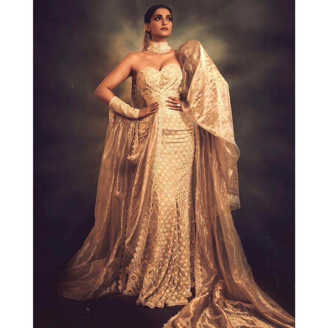 Indianstreetfashionさんのインスタグラム写真 - (IndianstreetfashionInstagram)「Yaaaaas to the “modern Maharani” vibes from @sonamkapoor at Cannes ♥️.. In a stunning @abujanisandeepkhosla outfit ♥️.. #indianstreetfashion  #sonamkapoor #gown #couture #ethereal  #celebritystyle  #ootd #fashiongram」5月21日 11時13分 - indianstreetfashion