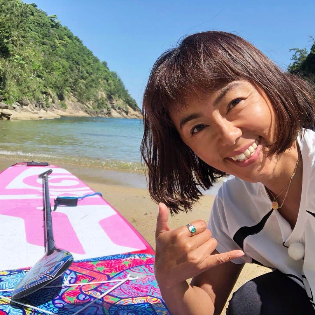 田中律子さんのインスタグラム写真 - (田中律子Instagram)「TOKAIケーブルネットワーク 『田中律子の旅するSUP』🏄‍♀️🙌🌴 島根県にロケに来てます✈️ お天気最高なのに、波がバカでかく、漁も出れないくらいのうねり…😱 洞窟や、見どころ満載だったのに、入り江の中しかロケ出来ずーーー😭 自然相手なので、仕方ない😅  #tokaiケーブルネットワーク  #田中律子の旅するsup」5月21日 11時32分 - ri2kotanaka