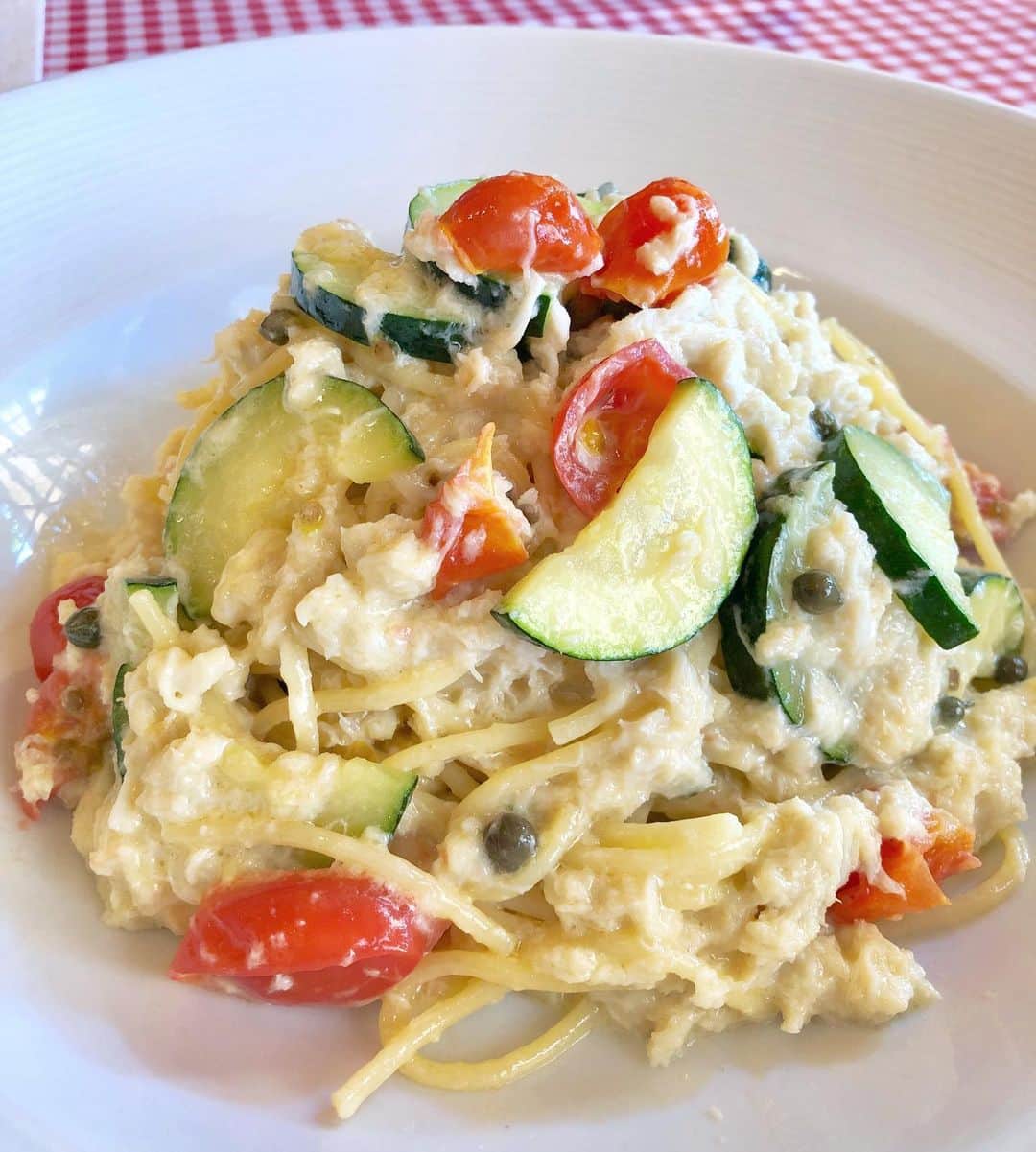 Arancino On Beachwalkのインスタグラム：「IT’S BACK!!! Our Spaghetti con Granchio e Zucchini - blue crab meat, zucchini & #hofarms tomato in cream sauce!  Available @ #arancinobeachwalk & #arancinodimare only! #arancino #italian #spaghetti #crab #zucchini #pasta #cream #tomato #noodles #waikiki #dinner #restaurant #アランチーノビーチウォーク #アランチーノ #イタリアン #パスタ #ハワイ #おいしい #ホノルル #ハワイ大好き #蟹 #haleainaawards #ハワイ旅行 #hawaiisbestkitchens #thefeedfeed #hifoodandwinefestival #hfwf」