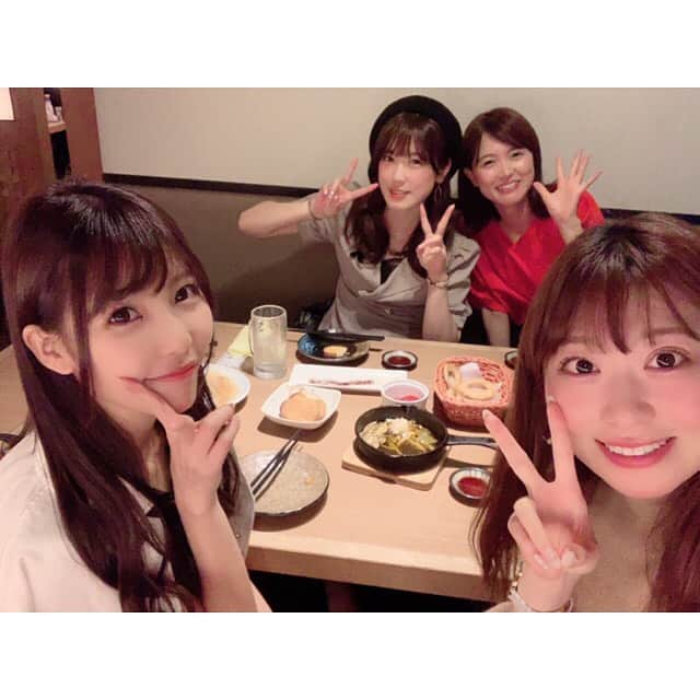 三島ゆかりさんのインスタグラム写真 - (三島ゆかりInstagram)「こないだSUNNY DAY GIRLSで初めてプライベートで集まりました💖😆 はじめはさっちゃんと2人でご飯行く約束をしてて、それがこないだの新堀全員集合の前やったから、その時にみんなにも声かけてみよっか〜ってことで、いっぱい来てくれました🙌✨ 今月はミキティが誕生日なのでサプライズ決行🎂🎈 めっちゃ驚いてくれて嬉しかった👍 驚いてるミキティも可愛い😍 みんなお仕事終わりや予定終わりに参加してくれてありがとう🍎 また是非今度はみぽりんと瑞穂ちゃんも来れる時にやりましょう🥂 #sdg #sunnydaygirls #初飲み #プライベート #仲良し #みんな大好き #スーパードーム #イメージガール #西澤未希 #誕生日サプライズ #大成功 #おめでとうございます #フライングバースデー #楽しかった #鳳ゆま #柚月めい #佐藤夢 #星崎柑那 #白浜さち #原ゆずな #三島ゆかり #ゆかりんご #りんご姐さん #followｍe」5月21日 11時44分 - apple340