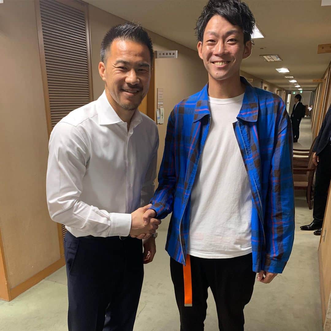 皆川勇気さんのインスタグラム写真 - (皆川勇気Instagram)「岡崎慎司選手にお会いしました。 底抜けに優しくて、紳士的な方でした。そして奇跡的に僕を知ってくださっていました。かっこよすぎたなぁ。」5月21日 11時49分 - yuuki_minagawa