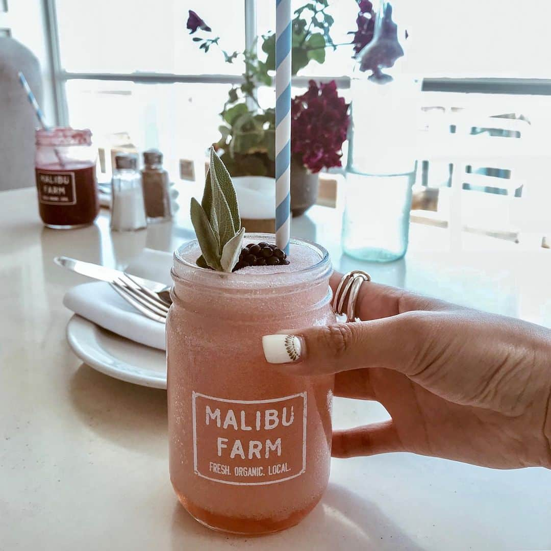 岡田美季さんのインスタグラム写真 - (岡田美季Instagram)「右手の親指お気に入り☺︎ MALIBU FARMおいしかった🍽❤️ 私が行った日はちょう暴風！ LA走行距離すごかったな〜🚗 その場所によって全然違う街並みでそれがすごいお得な気分だった❤︎ #trip #LA #losangeles #マリブ #ロサンゼルス」5月21日 11時49分 - mikiokada0225