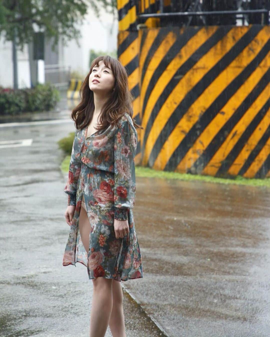 園都さんのインスタグラム写真 - (園都Instagram)「☔️☔️☔️ #雨ですね #写真集 #そのまま #アザーカット #台北」5月21日 11時49分 - miyakosono_official