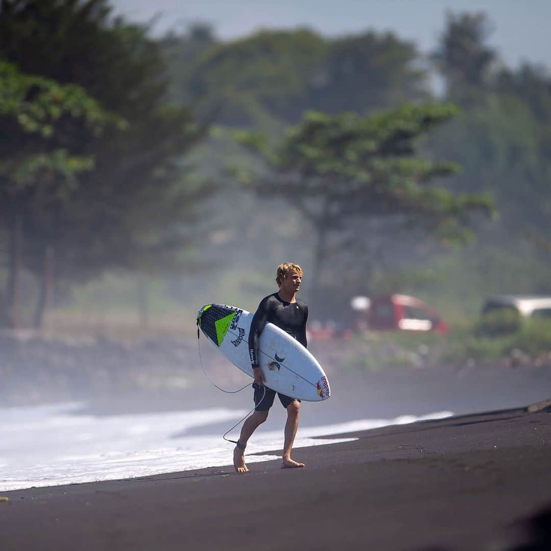 hurleyさんのインスタグラム写真 - (hurleyInstagram)「A lay day is a terrible thing to waste.😛⚡️🌊」5月21日 12時00分 - hurley