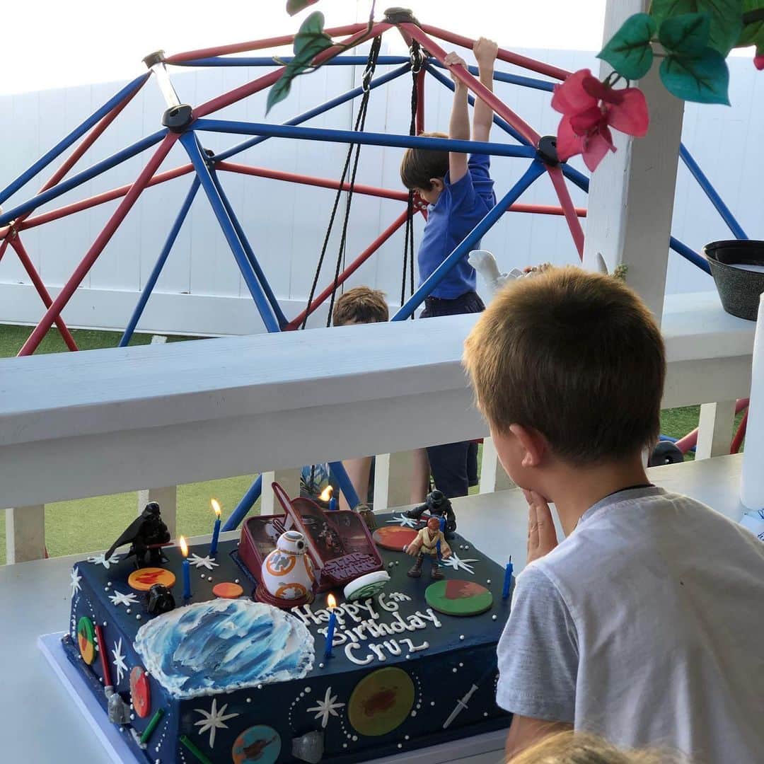 トニー・アゼベドのインスタグラム：「Happy bday to my little man! #6yearsold」