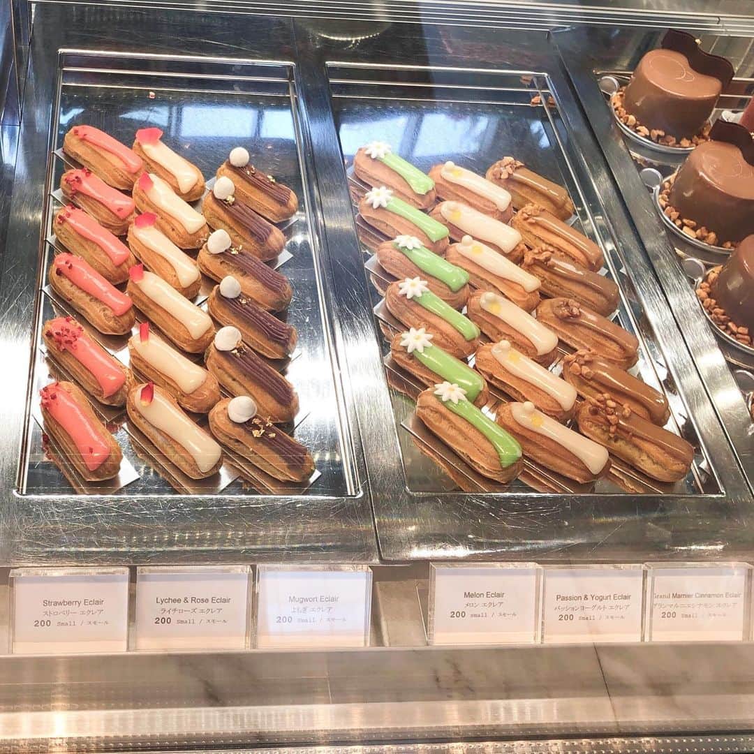 run+さんのインスタグラム写真 - (run+Instagram)「2019年6月2日【花巡りランVer3.】の試走👟 写真を撮ったり、食べたりしながら予定コースをチェック📍 ・ #花巡りラン は季節の花や御朱印、エイドを楽しみながら季節を感じて走る街ランの楽しみ  日比谷からスタートし、永田町、麻布を通ってぐるっとRUN。 3回目となる今回は［花巡りランVer3.-花菖蒲-］ ⛩ 平河天満宮 ［縁結び梅の実御朱印］ 🍙 月島家 ［おにぎり.いなりずし・今川焼］ ⛩ 麻布氷川神社 ［月変わり花の御朱印］ 💐 芝公園［見れたらラッキー☆東京タワーとローズ］ 🍩 アンダーズ［色鮮やかなミニエクレア］ 💐 虎ノ門ヒルズ［少し早めの紫陽花］ 💐 日比谷公園［見れたらラッキー☆洋風噴水とローズ］ 💐 皇居東御苑 ［紫のグラデーション花菖蒲］ ・ エイドは2か所、麻布の老舗月島屋と＆アンダーズのエクレアです。 ＊ランチも甘いのが好きな方は今川焼、お米LOVEな方にはおにぎり&いなりずし ＊バラは見頃を過ぎてますので咲いてたらラッキーくらいな気分で ＊エクレアはシーズンスタートの紫陽花を見ながら（多少咲いてるハズ） ＊皇居の中&神社は歩きます ・ 皇居の花菖蒲はこれから。 当日は紫のグラデーションを楽しめたらいいな😍 ・ 見て！食べて！走りながら楽しむ花巡りラン👟✨ ・ 季節の花を眺めながらのラン、季節の花の入った限定御朱印、丁寧に炊かれたおにぎり＆どれにするか迷っちゃうほどかわいいエクレア…と楽しい"＋α"が盛り沢山✨ ・ お花見気分でゆるっと街ランしたい方🙋‍♀️ 最近、走るのにマンネリ気味な方🙋‍♀️ 話しながら楽しく街ランしたい方🙋‍♀️ 梅雨に入る前に走りたい方🙋‍♀️ 御朱印ランの好きな方🙋‍♀️ 街ランが好きな方🙋‍♀️ ↾ １つでも当てはまれば大歓迎！ ・ 待ってるのはこんな楽しみ！ ◆桜が終わってもお花見は桜だけじゃない！初夏の花を見ながら街ラン。 ◆ちょっと長めのコースも話しながらならあっという間!?話しながら楽しくジョグ。 ◆会話を楽しみながらの街ラン ・ 準備の都合上、申込みは5/29まで、定員になり次第終了とさせて頂きます。 ・ 参加費 ０円 ＊御朱印代、エイド、ランステ代等は自己負担 ゆるめの街ラン企画です。 ・ 気になった方は↓から詳細確認&お申込み頂けます。 >>>https://runplus.jp/event/20190602/ ＊または、プロフィール→WEBサイト→イベント［花巡りランVer3］から＊ ・ #御朱印ラン ・ #ランニング #ジョギング #ゆるラン #ランニング女子 #街ラン #街RUN #CITYRUN #RUN #RUNNING #ランニケーション ​ #ランニング好きな人と繋がりたい #初心者ランナー #ランニング」5月21日 11時54分 - runplus