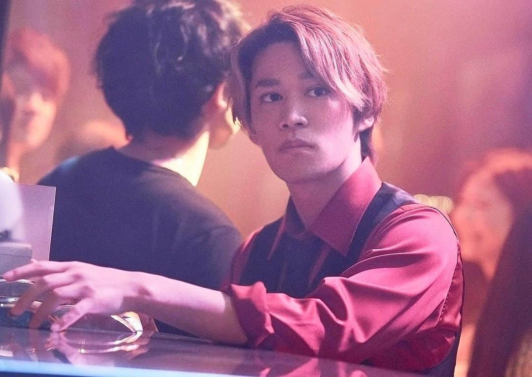 WOWOW「プラージュ」さんのインスタグラム写真 - (WOWOW「プラージュ」Instagram)「＼✨Kis-My-Ft2 #千賀健永 第1話にゲスト出演決定！✨／ Season２の舞台は、Season１の一年後。息もつけない展開はそのままに、双子に関わる“新たな謎”の真相究明に奔走する姿を描く。この度、千賀健永が演じるのは、Season２の重要なカギとなる事件の殺害現場となったクラブの店長役！ 毎週欠かさずにSeason１の放送をチェックし、自他ともに認めるミラー・ツインズファンである彼が、Season２の幕開けに華を添える！ . 「WOWOW×東海テレビ共同製作連続ドラマ　連続ドラマW　ミラー・ツインズ Season２」は、6/8（土）よる10時スタート！[第1話無料放送] 接点のない2つのある事件の裏に隠された双子に関わる“新たな謎”。数奇な運命を辿る2人が迎える衝撃の結末とは？ . 詳しくは、プロフィールのURLから「WOWOW×東海テレビ共同製作連続ドラマ ミラー・ツインズ」をチェック☑️ . #藤ヶ谷太輔 #倉科カナ #渡辺大 #福田悠太 #霧島れいか #飯尾和樹 #平山祐介 #平井理央 #宮崎美子 #中村俊介 #古谷一行 #高橋克典 #高橋悠也 #KisMyFt2 #キスマイ #ミラーツインズ #サイコサスペンス #wowow #東海テレビ #土ドラ #オリジナルドラマ #WOWOW共同製作 #連続ドラマW #ドラマW #ドラマ」5月21日 12時08分 - wowowofficial