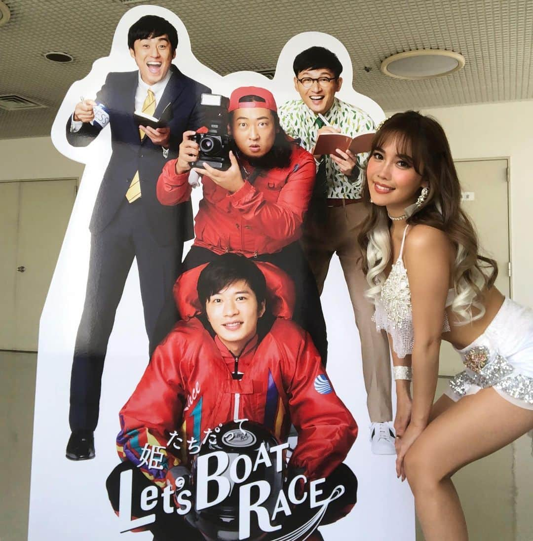 酒井麻里（Juri）さんのインスタグラム写真 - (酒井麻里（Juri）Instagram)「BOATRACE ALLSTARオープニングセレモニーでのショー🥰 無事に終わりー💓💓 今回もたぁくさんのお客さまに見守られながらのステージ、ドキドキとワクワクであっという間☺️ 観に来てくださった皆さま ありがとうううう‧⁺◟( ᵒ̴̶̷̥́ ·̫ ᵒ̴̶̷̣̥̀ )✨✨ * * * #cjjuri #jurixoxoxo #cyberjapan #cyberjapandancers #サイバージャパン #BOATRACE #姫たちだってletsboatrace #人魚 #福岡 #ボートレース福岡 #1号艇」5月21日 12時02分 - jurixoxoxo