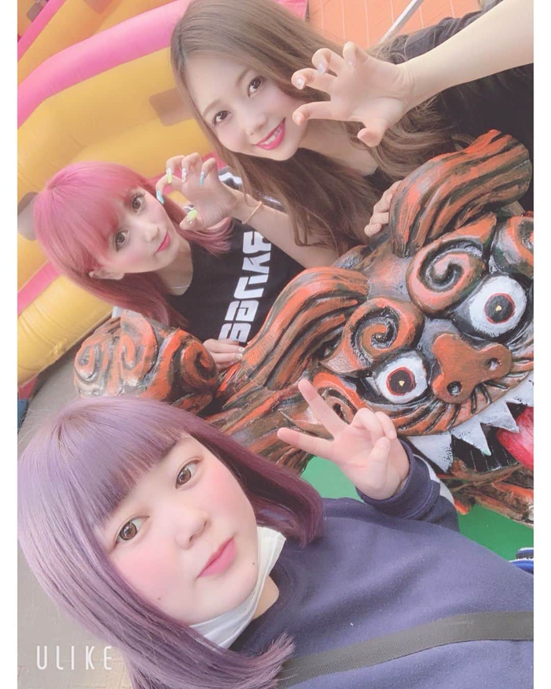西村季里子のインスタグラム：「・ シーサーって映えるね🦁🌺 沖縄行きた〜〜〜い🍍🍍🍍 ってことで、 今年沖縄行く🌻🏝🍹👙🌺 海外も今年一回は行きたいな〜💕 来月も再来月も楽しみあるから頑張れる🤙🏻 #沖縄#沖縄フェス#代々木公園#原宿 #沖縄いく#オススメ#スポット#教えて #海外#海外旅行#trip#楽しみ#follow#followme」
