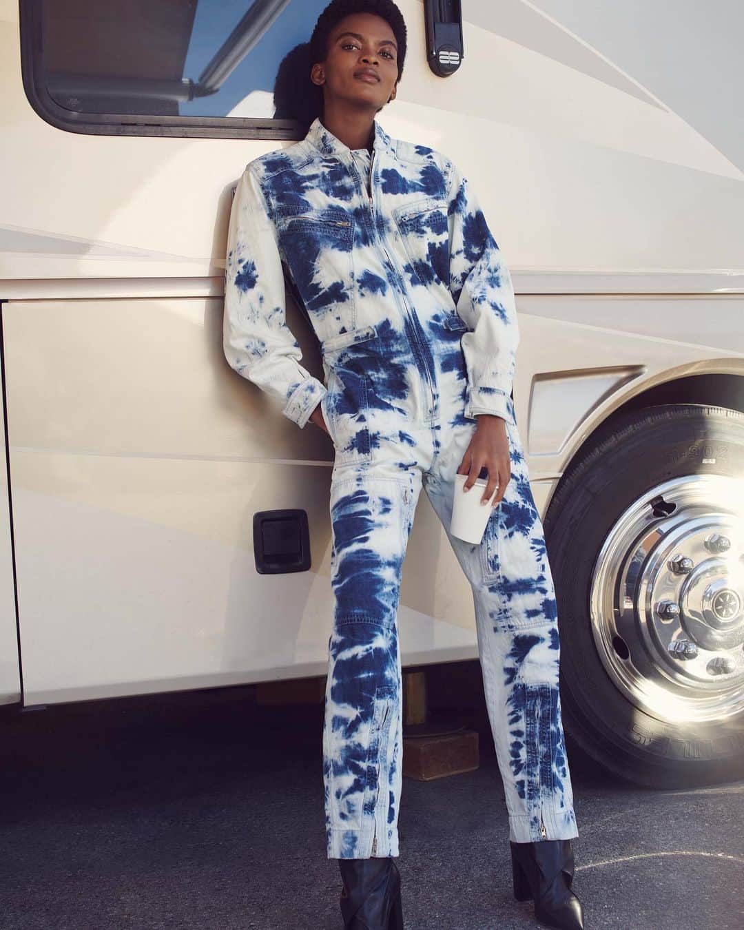 Bergdorf Goodmanさんのインスタグラム写真 - (Bergdorf GoodmanInstagram)「THE BIG BREAK 🎬 Keep it laid back in style with @stellamccartney’s tie-dye jumpsuit. Available now in store on 3 and online at BG.com. [photo: @jamesbrodribb]」5月21日 12時12分 - bergdorfs