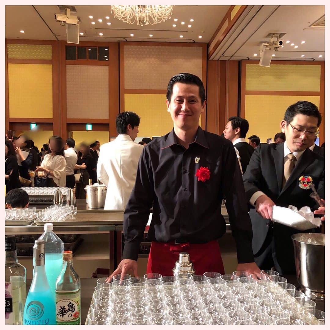 東京マリオットホテルさんのインスタグラム写真 - (東京マリオットホテルInstagram)「5月19日に開催されたHBA東京支部主催第12回創作カクテルコンペティション。 37名のホテルバーテンダーによる創作カクテルの競演が繰り広げられ 東京マリオットホテルからは藤掛佑一が出場いたしました！ 八丈島の焼酎「島の華」を使った淡いブルーが美しいカクテル「Glamorous 愛らんど」 焼酎とグレープフルーツの風味がマッチした一杯です #tokyomarriott #東京マリオットホテル #marriotthotels #marriott#marriottbonvoymoments #カクテル #cocktail #bar #tokyo#cocktailoftheday #drinkstagram#cocktailbartender #cocktailbar #cocktailsofinstagram#drinkoftheday #mixology#cocktailgram  #traveltokyo #tokyohotel #hotel#tokyo #japan #🍸 #カクテルコンペティション #東京都 #東京」5月21日 12時13分 - tokyomarriott