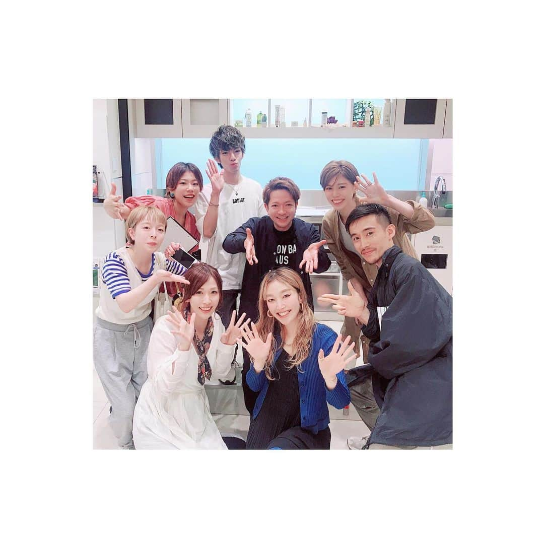 久保山香奈さんのインスタグラム写真 - (久保山香奈Instagram)「. 小山さん講習先ランデブーのみなさまとお写真✂️ とても真剣に、たくさんの質問をありがとうございました🙇‍♀️💕 #ミルボン#セミナー#岡山」5月21日 12時26分 - kaaana227