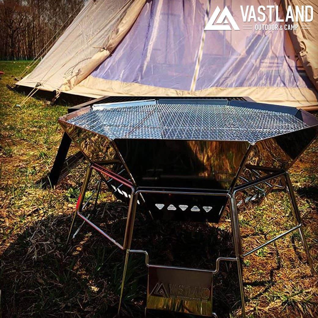 VASTLANDさんのインスタグラム写真 - (VASTLANDInstagram)「【VASTLAND×REPOST】 . .. これだけ大きいのに収納バッグに入れるとぺったんこになります⛺️ . 一台二役、車の積載量も気にせず済みますよ🚙🚗🚐 . ハンモックのネットは幅広なので包み込まれる安心感がたまりません😙 . .. Photo by  @mountain2291 様 ※ @mountain2291 様は【#VASTLANDアンバサダー 様】です。 . VASTLAND公式アカウントでのリポスト希望の方は【#VASTLANDリポート】を付けてVASTLAND製品をご投稿ください！ . .. ・掲載ギア・ #オクタゴンロ  #ハンモック . .. ▲▽掲載ギアはプロフィールのリンク（ @vastland.jp )もしくは、画像をタップしてチェック！▽▲ . .. #VASTLAND #ヴァストランド #キャンプ #camp #キャンプ好きな人と繋がりたい #キャンプギア #キャンプ道具 #キャンプ用品 #ソロキャンプ #デイキャンプ #ファミリーキャンプ #ファミキャン #グルキャン #ソロキャン #オートキャンプ #キャンプ女子 #キャンパー #キャンプ好き #キャンプしたい #⛺ #🏕 #アウトドア #outdoor #焚き火台 #キャンプファイアー #ベランピング #ハンモック」5月21日 12時22分 - vastland.jp