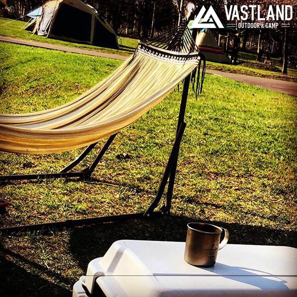 VASTLANDさんのインスタグラム写真 - (VASTLANDInstagram)「【VASTLAND×REPOST】 . .. これだけ大きいのに収納バッグに入れるとぺったんこになります⛺️ . 一台二役、車の積載量も気にせず済みますよ🚙🚗🚐 . ハンモックのネットは幅広なので包み込まれる安心感がたまりません😙 . .. Photo by  @mountain2291 様 ※ @mountain2291 様は【#VASTLANDアンバサダー 様】です。 . VASTLAND公式アカウントでのリポスト希望の方は【#VASTLANDリポート】を付けてVASTLAND製品をご投稿ください！ . .. ・掲載ギア・ #オクタゴンロ  #ハンモック . .. ▲▽掲載ギアはプロフィールのリンク（ @vastland.jp )もしくは、画像をタップしてチェック！▽▲ . .. #VASTLAND #ヴァストランド #キャンプ #camp #キャンプ好きな人と繋がりたい #キャンプギア #キャンプ道具 #キャンプ用品 #ソロキャンプ #デイキャンプ #ファミリーキャンプ #ファミキャン #グルキャン #ソロキャン #オートキャンプ #キャンプ女子 #キャンパー #キャンプ好き #キャンプしたい #⛺ #🏕 #アウトドア #outdoor #焚き火台 #キャンプファイアー #ベランピング #ハンモック」5月21日 12時22分 - vastland.jp