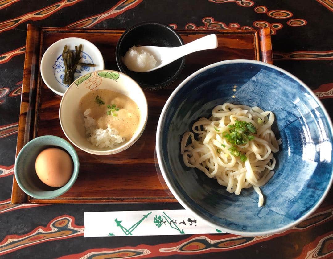 南果歩さんのインスタグラム写真 - (南果歩Instagram)「岐阜でのランチ😊 土岐市の #郁兵衛 で手打ちうどん、モチモチで太さもgood‼️ 自然薯ご飯嬉しい😊 人気店で売り切れゴメンのお店。開店11時を狙うべし。 #手打ちうどん #東京では出会えない店 #南果歩美味しい物食べて幸せ #kahominami」5月21日 17時54分 - kaho_minami