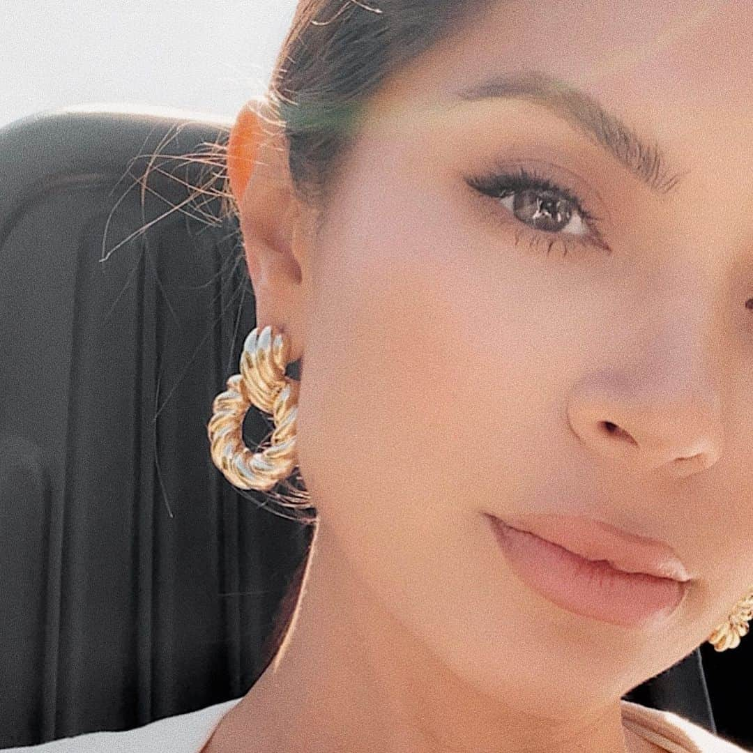 Marianna Hewittさんのインスタグラム写真 - (Marianna HewittInstagram)「earrings @jilljacobsstudio x @8otherreasons ✨」5月21日 17時56分 - marianna_hewitt