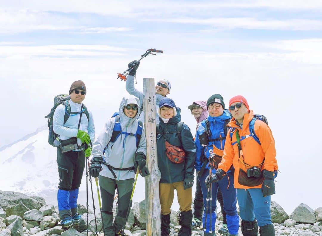 中村優さんのインスタグラム写真 - (中村優Instagram)「@orangebackpackers で乗鞍岳へ🍊🏔 すごい！やばい！しか言えない絶景の連続。 雪の斜面に恐怖心を感じる瞬間も何度かありつつ、下山した後はやっぱり「楽しかった！また登りたい！」ってなるんだよね〜🥳 #orangebackpackers #登山#雪山#乗鞍岳#剣ヶ峰」5月21日 13時01分 - nkmr_yu
