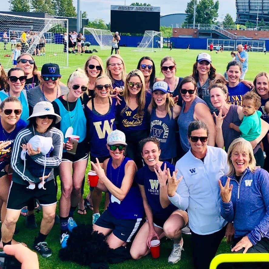 ホープ・ソロさんのインスタグラム写真 - (ホープ・ソロInstagram)「#Dawgs 4 life!!!! Even though legendary coaches @lesleg and @gkcoachgriffin won’t be @us_wsoccer after this season they taught us what it meant to bleed purple and gold. #GoHuskies」5月21日 12時55分 - hopesolo