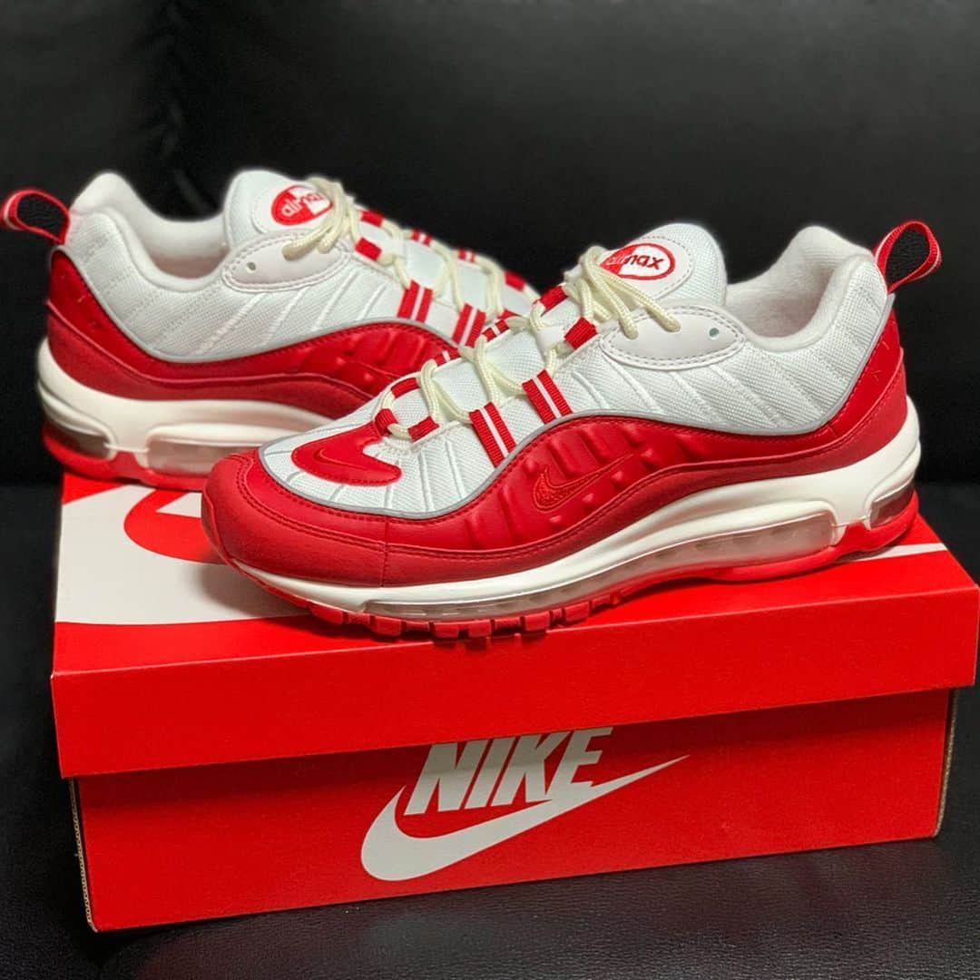 倉島大地さんのインスタグラム写真 - (倉島大地Instagram)「「airmax98 "UNIVERSITY RED"」⚪️🔴👟 ・ ・ ・ 平成最後の日にゲットした一足👟 先日のNHK杯は胸熱すぎる試合でしたね😭！ あの場所で自分の演技をやりきることの難しさや緊張感が観客にも伝わる。 その中のデットヒートにも手に汗握る。 体操も奥が深いや🥺 ・ ・ #nike  #airmax  #airmax98  #航とお揃い #エアマックス  #エアマックス98  #👟 #kicks  #kickstagram  #sneaker  #snkrs  #atmos  #スニーカー  #red  #white #NHK杯  #NHK杯体操  #体操」5月21日 12時59分 - kurapi1