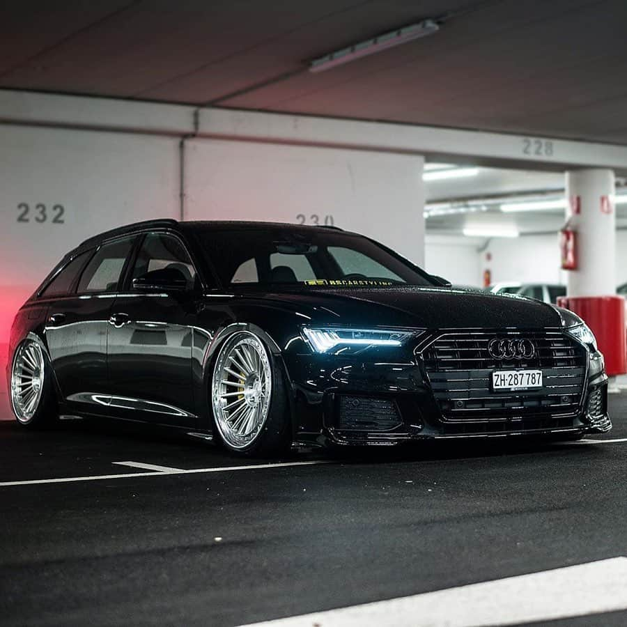 CARLiFESTYLEさんのインスタグラム写真 - (CARLiFESTYLEInstagram)「Slammed Audi A6. 👍🏼or👎🏼? Photo by @srs_swissrichstreets #carlifestyle」5月21日 13時30分 - carlifestyle