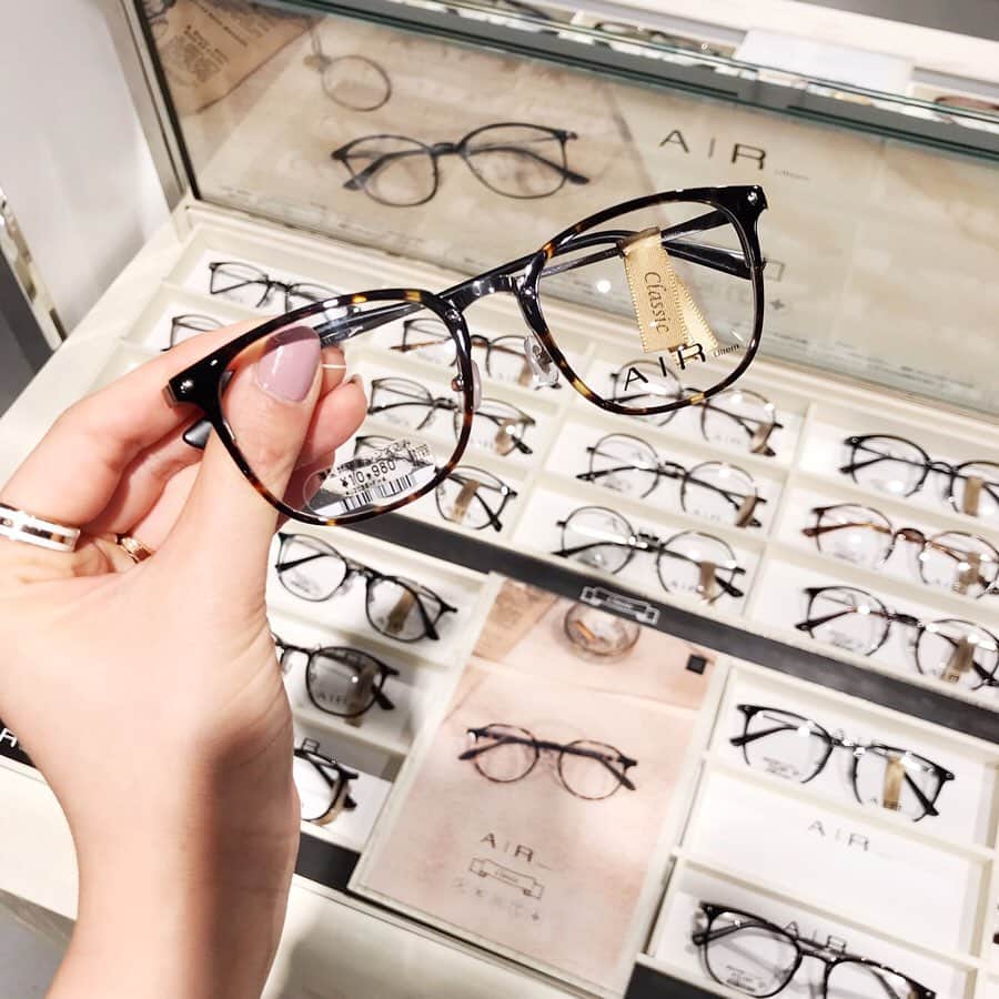 minminmaaaさんのインスタグラム写真 - (minminmaaaInstagram)「・ ・ フォロ割で話題の @owndays_jp さんに旦那さんのメガネを探しに👓✨ ・ ・ つけ心地もよくてかわいいデザインのフレームがたくさん💓 ・ ・ その場で視力検査もしてもらって、 お気に入りのメガネを作ってもらえました🤓💕 ・ ・ キャンペーンは５月３１日までですよ🏃‍♂️ ・ ・ ・ #owndays#オンデーズ#フォロ割#フォロワー数といいね数でメガネが買える」5月21日 13時33分 - minminmaaa