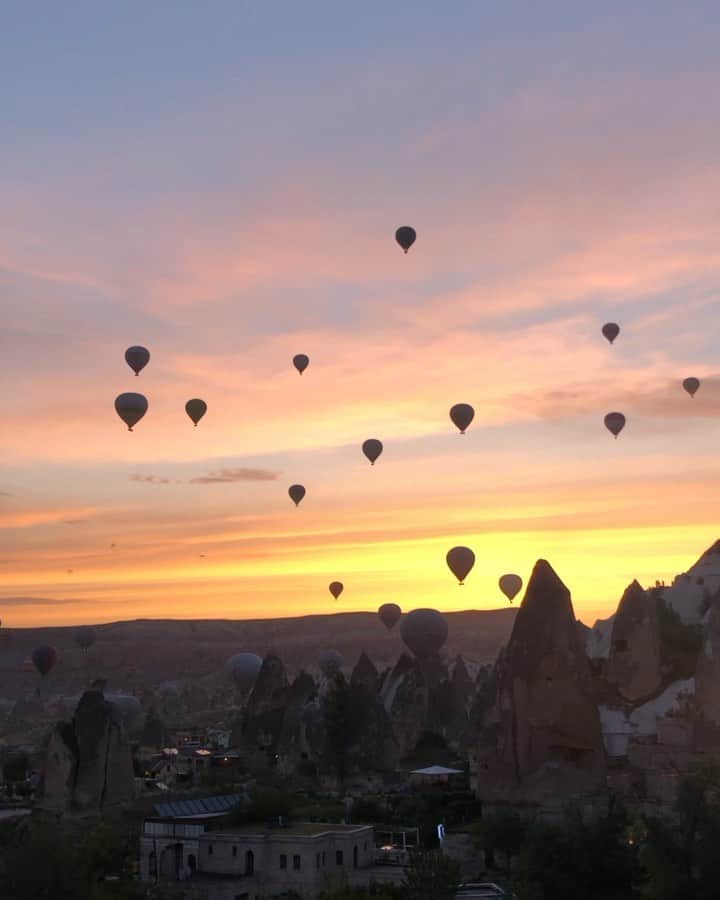 カシア・ストラスのインスタグラム：「Rise & shine 🇹🇷 😍」